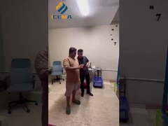 Ingenieure reisten nach Indonesien, um die Eismaschine für den Kunden in Betrieb zu nehmen